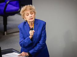 tova friedman ueberlende des holocaust spricht zum tag des gedenkens an die opfer des nationalsozialismus im bundestag in berlin 28 01 2026