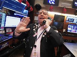 trader jonathan mueller works on the floor of the new york stock exchange friday jan 2 2026