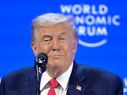 us praesident donald trump haelt eine rede waehrend der jahrestagung des weltwirtschaftsforums in davos