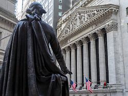 usa george washington statue und new york stock exchange nyse auf der wall street in lower manhattan foto vom 08 dezember 2019