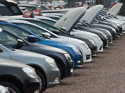 umfrage die preise fuer neu und gebrauchtwagen liegen auf hohem niveau