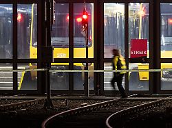 warnstreikaufruf der gewerkschaft verdi die gewerkschaft ruft am 2 februar zu streiks im kommunalen nahverkehr auf