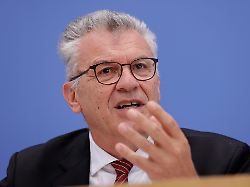 werner gatzer aufsichtsratsvorsitzender deutsche bahn ag deutschland berlin bundespressekonferenz thema eckpunkte zur reform der deutschen bahn