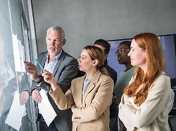 wie will ich arbeiten wer will ich sein bei einem karrierekompass geht es um grundsaetzliche fragen