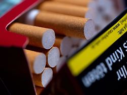 zwei euro mehr pro zigarettenpackung um die krankenkassen zu entlasten so der vorschlag eines csu politikers