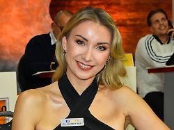 abb anna carina woitschack mroos deutsche saengerin zu gast am spendentelefon im rtl studio beim charity zum 30 geburtstag des rtl spendenmarathon wir helfen kindern bei rtl deutschland am 20 11