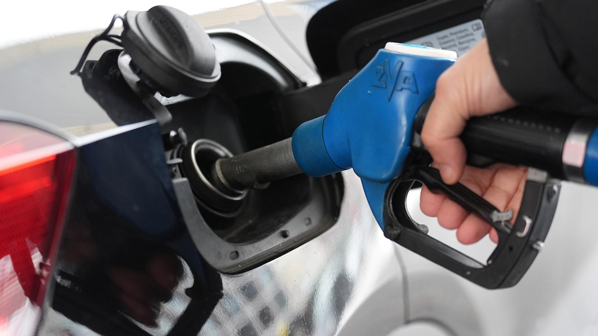 auto tankstelle zapfhahn 100