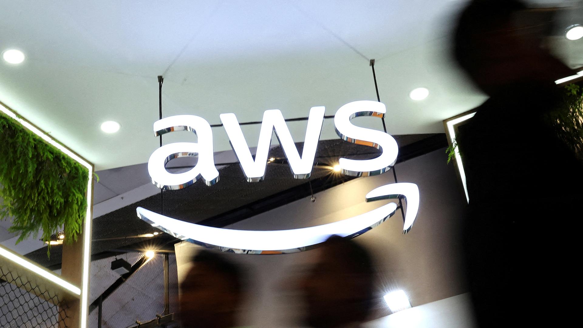 aws logo 100