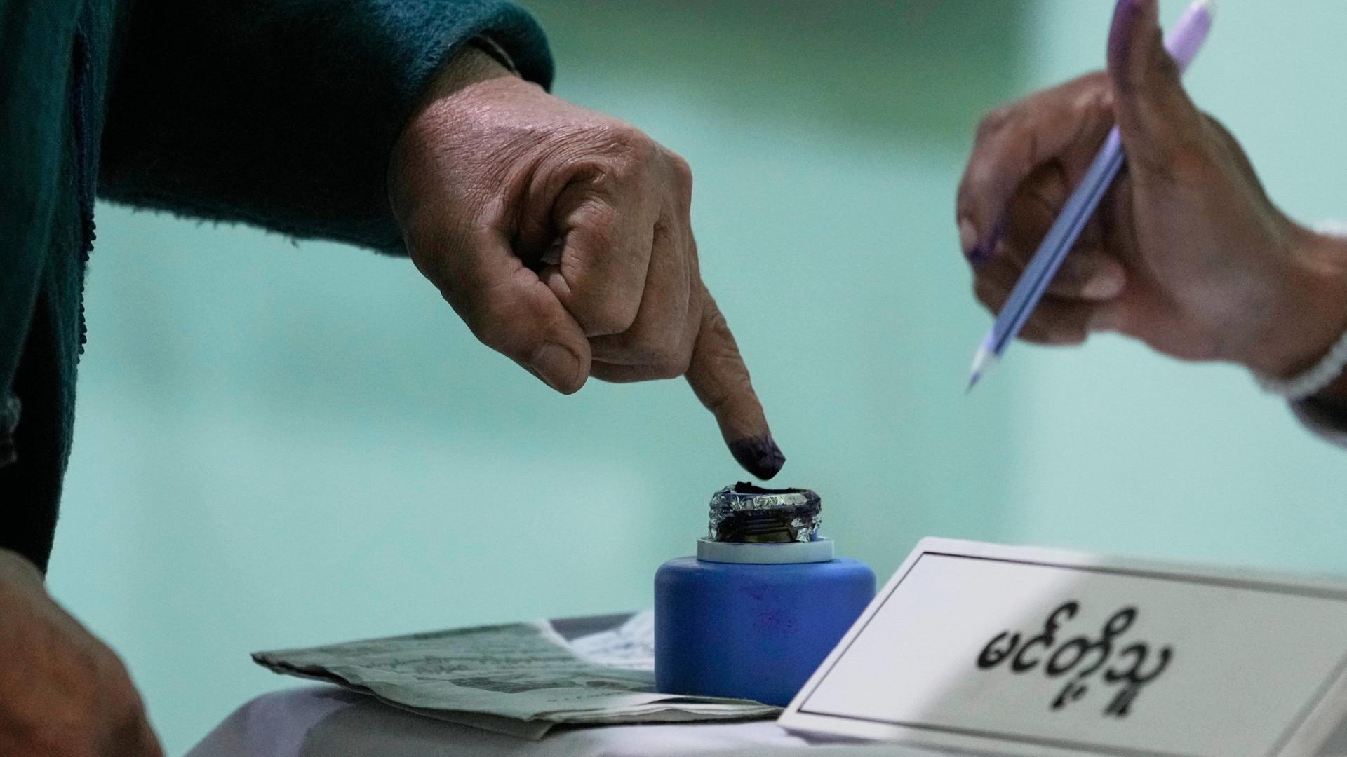 hand finger tintenfass 100