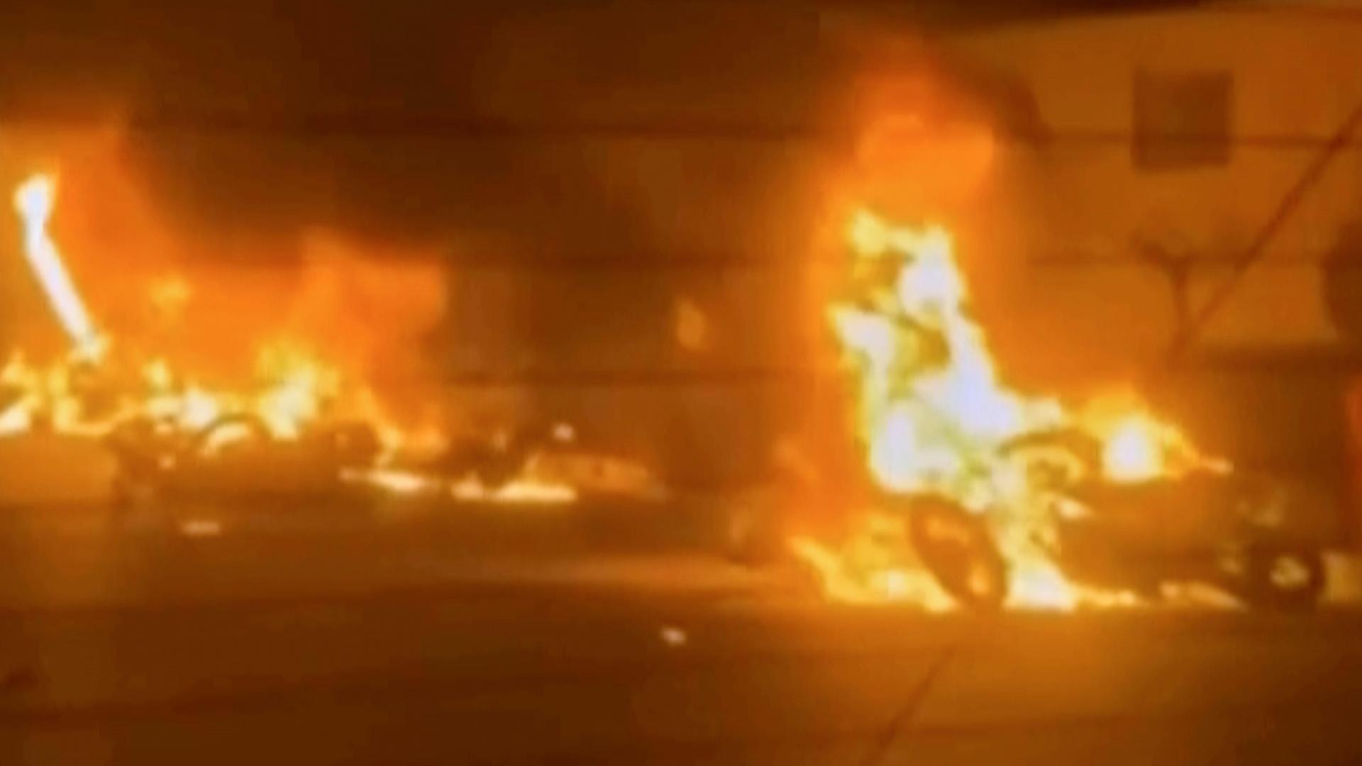 iran feuer autos 100