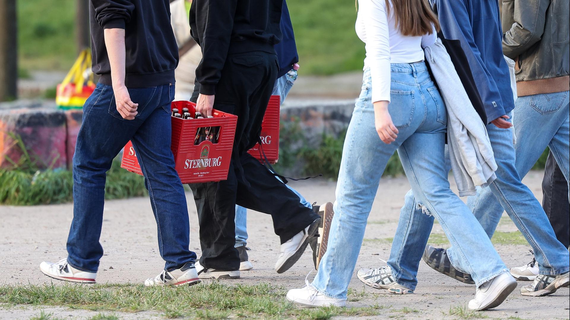 jugendliche bierkasten 100