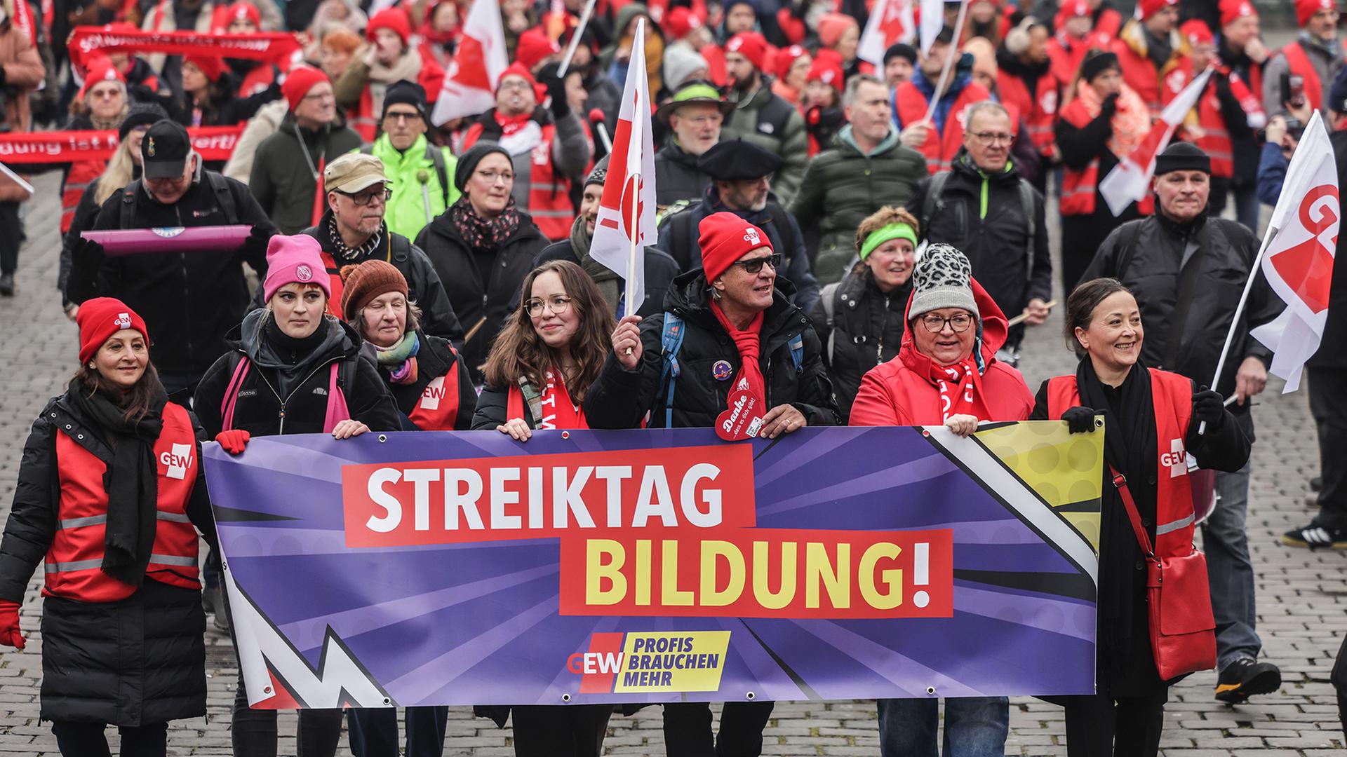 kundgebung gewerkschaft 100