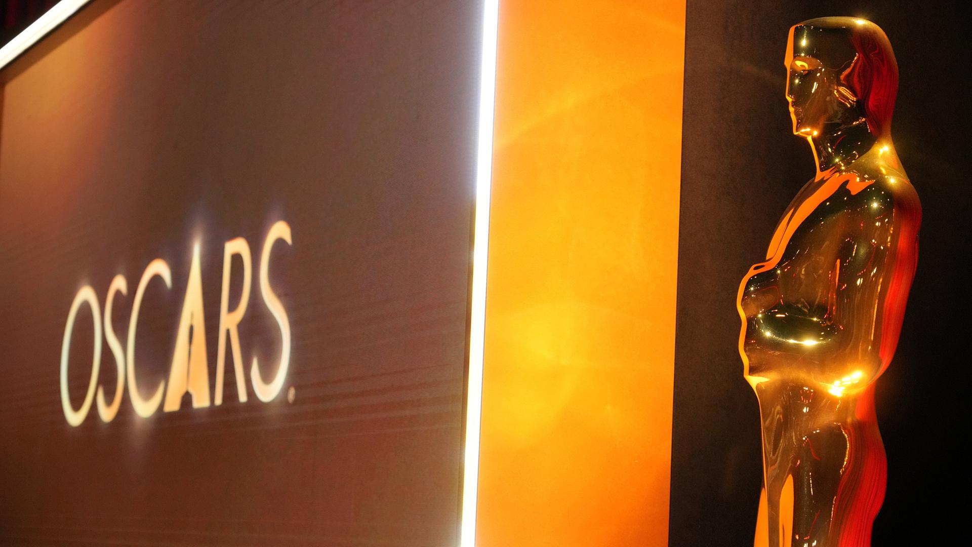 oscar statuette 102