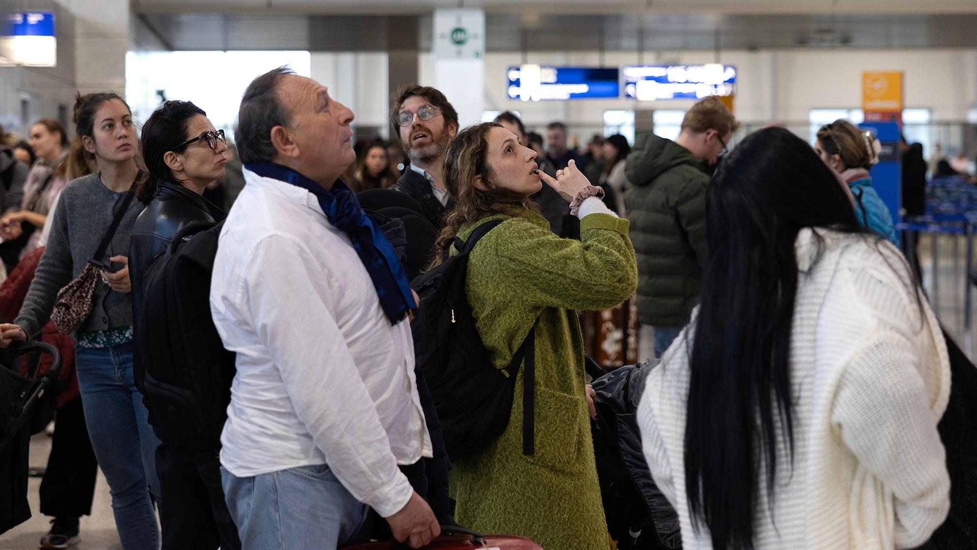 passagiere flughafen 110