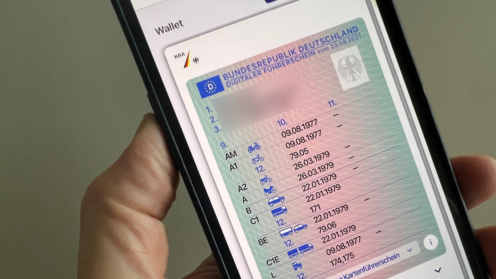 smartphone digitaler fuehrerschein 100