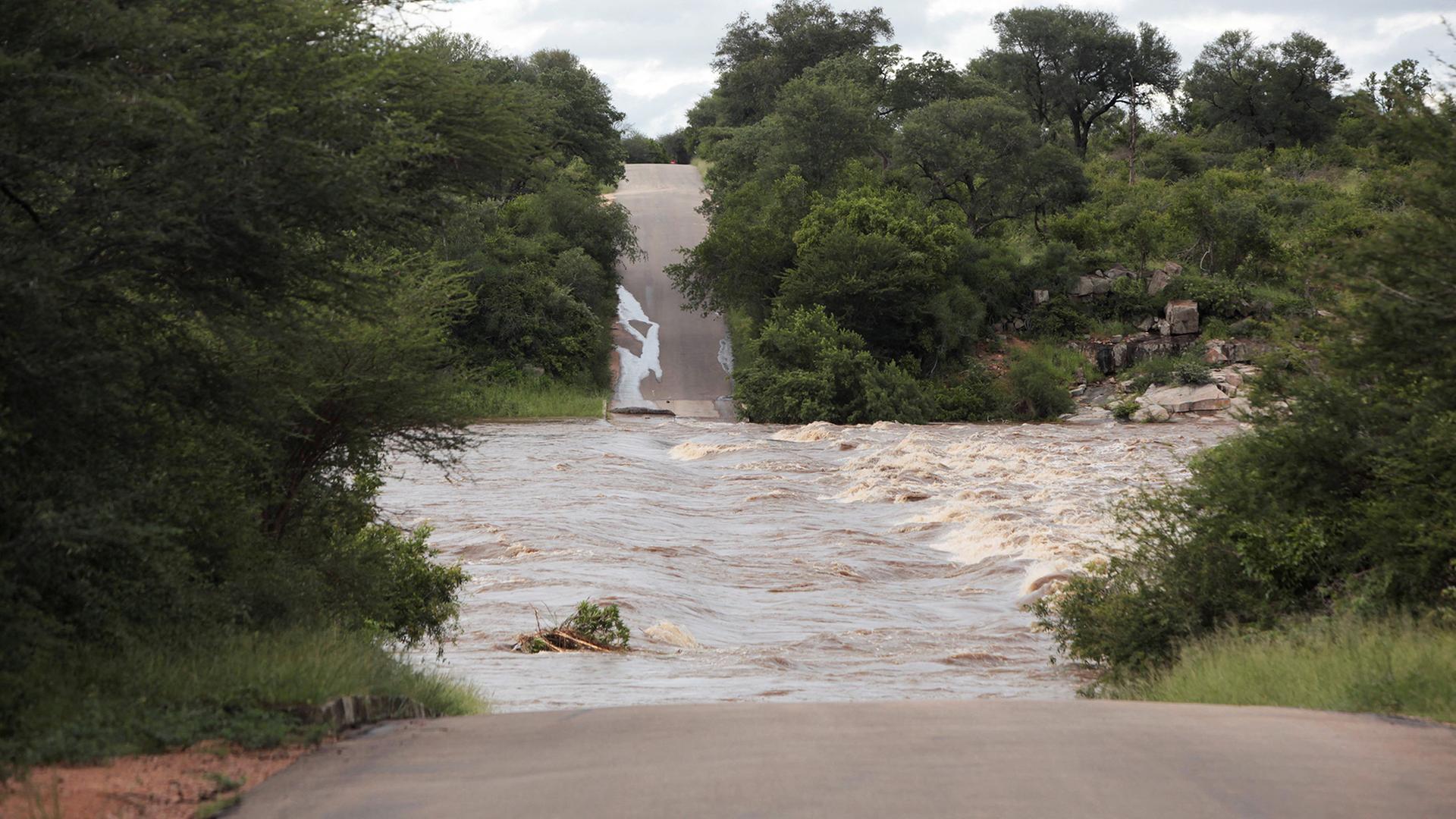ueberschwemmung strasse 104