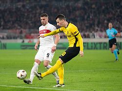 v li ermedin demirovic stuttgart 09 sandro lauper bsc young boys bern 30 ger stuttgart vs bsc young boys bern fussball uefa europa league herren 8 spieltag spielzeit 2025 2026 29 01