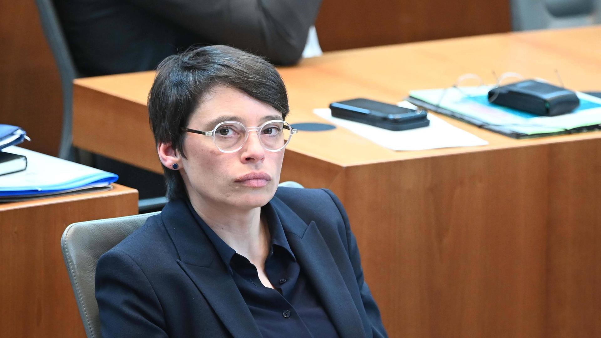 wdr josefine paul landesministerin fuer kinder jugend familie gleichstellung flucht und integration des landes nordrhein westfalen 100