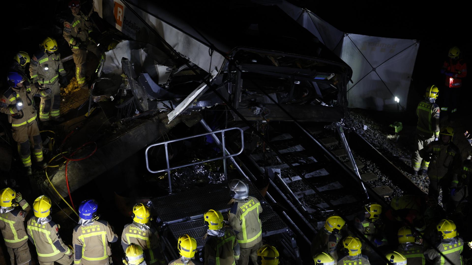 zugunglueck katalonien 100