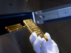 04 04 2025 bayern muenchen goldpreis auf rekordhoch anleger koennen von den steigenden kursen profitieren zu dpa goldpreis naehert sich 5