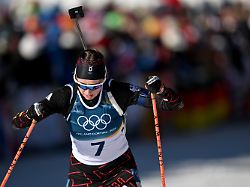 15 02 2026 italien antholz olympia olympische winterspiele mailand cortina 2026 biathlon frauen verfolgung 10 kilometer in der anterselva biathlon arena franziska preuss aus deutschland auf der strecke