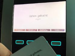 16 01 2023 berlin deutschland zeiterfassung an einem elektronischen terminal 00s230116d493caro