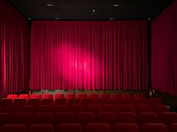 20 12 2024 bremen deutschland leerer kinosaal nach der vorstellung 00a241220d009caro