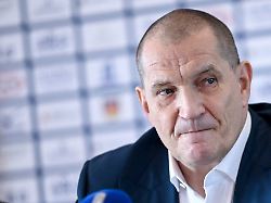 26 02 2026 berlin desg praesident matthias grosse spricht bei einer pressekonferenz der deutschen eisschnelllauf und shorttrack gemeinschaft desg zu medienberichten um unregelmaessigkeiten im verband 1