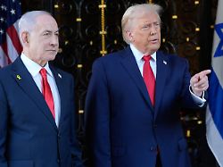 29 12 2025 usa palm beach us praesident donald trump r begruesst den israelischen ministerpraesidenten benjamin netanjahu in seinem club mar a lago