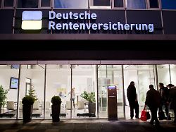 archiv 14 12 2016 niedersachsen hannover mitglied in der deutschen rentenversicherung auch waehrend der selbststaendigkeit fuer manche kann das durchaus eine option sein