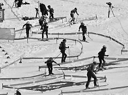 archiv 15 03 2025 oesterreich schladming laufen beim sprint rennen im rahmen des ismf weltcup skibergsteigen im planai stadion auf der piste