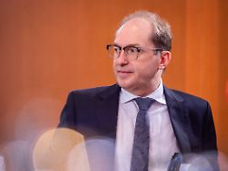 alexander dobrindt csu bundesminister des innern aufgenommen im rahmen einer kabinettsitzung in berlin 04 02 2026