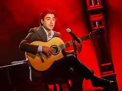 atrin madani saenger im konzert in der bar jeder vernunft in berlin berlin germany atrin madani saenger at concert in the bar any reason in berlin berlin germany