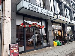 aussenansicht einer filiale vom unternehmen cotti coffee aufgenommen am 11 02 2026 in berlin mitte