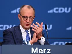 bundeskanzler friedrich merz gestik einzelbild angeschnittenes einzelmotiv halbfigur halbe figur 38 parteitag der christlich sozialen union cdu am 20 und 21 02 2026 messe stuttgart