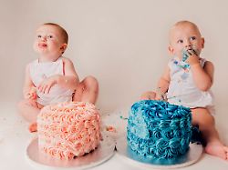 creative highlights symbolbilder portrait of two babies eating birthday cakes model released property released nms00267