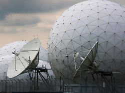 deutschland bad aibling august 08 fernmeldeverkehrsstelle des bundesnachrichtendienstes bnd deckname hortensie iii in bad aibling