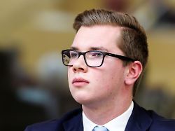 daniel halemba afd landtagsabgeordneter spricht in der 41 plenarsitzung des bayerischen landtags am 04 02 2025 in muenchen bayern waehrend einer zwischenbemerkung