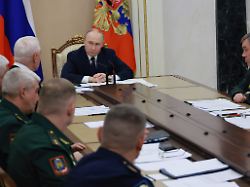 december 29 2025 moscow moscow oblast russia russian president vladimir putin chairs a meeting to discuss the ongoing war against ukraine at the kremlin december 29 2025 in moscow russia