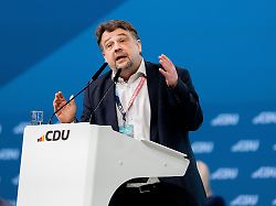 dennis radtke deutscher politiker cdu und mitglied des europaeischen parlaments 38 parteitag der cdu deutschlands stuttgart 21 02