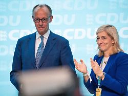 der 81 landesparteitag der cdu in stuttgart baden wuerttemberg bundeskanzler friedrich merz mit nina warken mdb generalsekretaerin auf der buehne