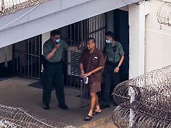 der hongkonger aktivist jimmy lai im stanley gefaengnis in hongkong ihm werdeb verstoesse gegen das gesetz zum schutz der nationalen sicherheit vorgeworfen