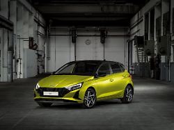 der hyundai i20 ist ein schnittiger kleinwagen der vorn und hinten verhaeltnismaessig viel platz bietet