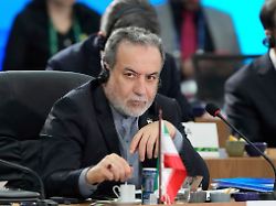 der iranische aussenminister abbas araghtschi nimmt am 17 jaehrlichen brics gipfel teil 2