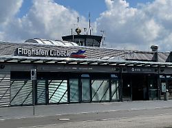 deutschland flughafen luebeck airport luebeck flugverkehr luftfahrt fliegen