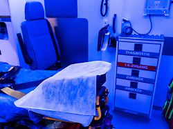 die afair ehemals afa messe in augsburg blau beleuchteter innenraum eines modernen rettungswagens mit krankentrage und medizinischer ausstattung