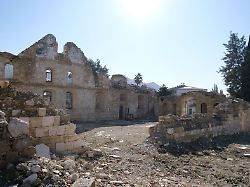 die ruinen einer zerstoerten griechisch orthodoxen kirche stehen in antakya im sueden der tuerkei