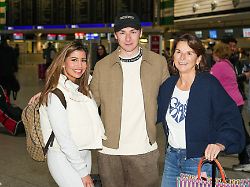eva benetatou claudia obert und max suhr bei der abreise zur rtl sendung ich bin ein star holt mich hier raus dschungelcamp 2026 am flughafen frankfurt