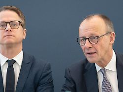friedrich merz bundesvorsitzender cdu und bundeskanzler rechts und carsten linnemann generalsekretaer cdu