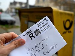 geht schneller als der standardbrief das post einschreiben mit einwurf ist allerdings auch teurer